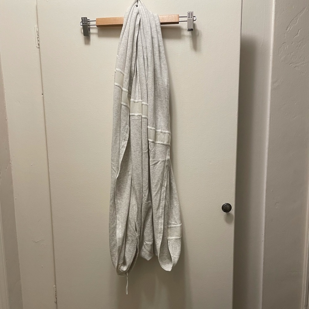 Lululemon light mesh scarf wrap